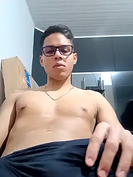 Snapshot of HornyTiger744 chatting on 02/05/26, 12:37 HornyTiger744 online show from 02/05/26, 12:37