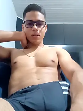 Snapshot of HornyTiger744 chatting on 02/26/26, 01:15 HornyTiger744 online show from 02/26/26, 01:15