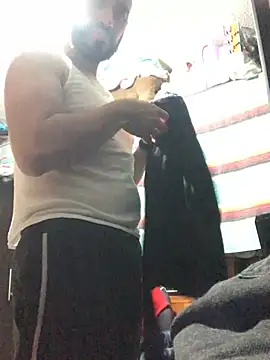 Snapshot of leonardohot1987 chatting on 01/10/25, 03:39 leonardohot1987 online show from 01/10/25, 03:39