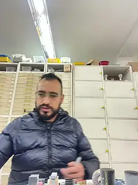 Snapshot of leonardohot1987 chatting on 01/10/25, 04:09 leonardohot1987 online show from 01/10/25, 04:09