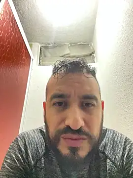 Snapshot of leonardohot1987 chatting on 01/11/25, 03:34 leonardohot1987 online show from 01/11/25, 03:34