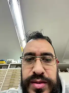 Snapshot of leonardohot1987 chatting on 01/14/25, 04:50 leonardohot1987 online show from 01/14/25, 04:50