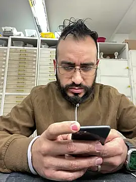 Snapshot of leonardohot1987 chatting on 01/16/25, 09:19 leonardohot1987 online show from 01/16/25, 09:19