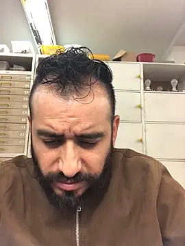 Snapshot of leonardohot1987 chatting on 01/20/25, 07:57 leonardohot1987 online show from 01/20/25, 07:57