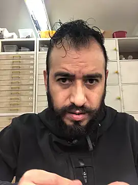 Snapshot of leonardohot1987 chatting on 01/31/25, 04:48 leonardohot1987 online show from 01/31/25, 04:48