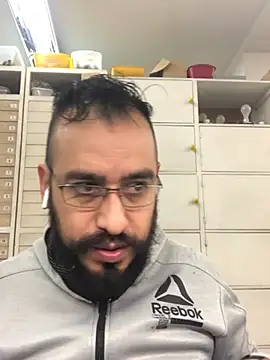 Snapshot of leonardohot1987 chatting on 02/05/25, 04:36 leonardohot1987 online show from 02/05/25, 04:36