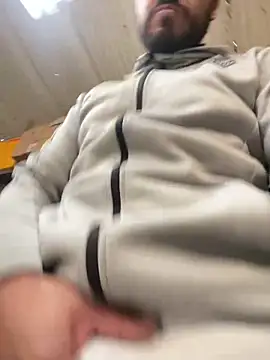 Snapshot of leonardohot1987 chatting on 03/07/25, 07:05 leonardohot1987 online show from 03/07/25, 07:05