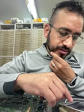 Snapshot of leonardohot1987 chatting on 03/10/25, 05:39 leonardohot1987 online show from 03/10/25, 05:39