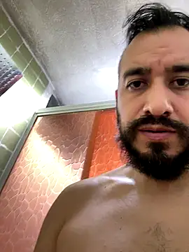 Snapshot of leonardohot1987 chatting on 11/05/25, 02:33 leonardohot1987 online show from 11/05/25, 02:33