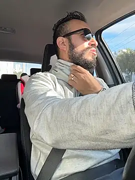 Snapshot of leonardohot1987 chatting on 11/14/25, 02:27 leonardohot1987 online show from 11/14/25, 02:27