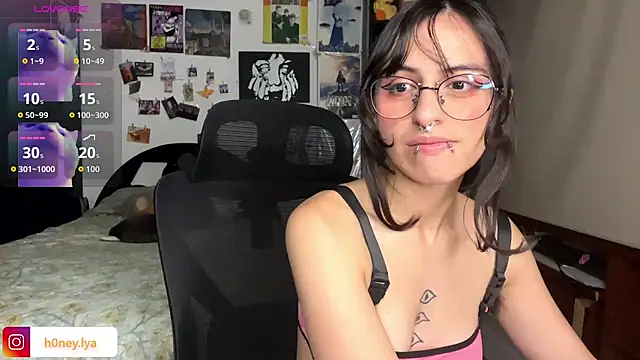 Snapshot of B0nnie_H0ney chatting on 06/25/26, 12:54 B0nnie H0ney online show from 06/25/26, 12:54