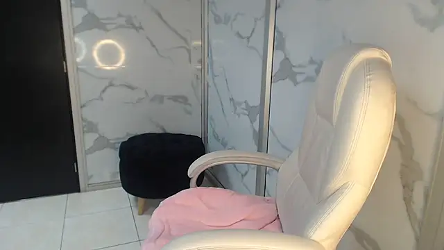 Salmaportman69 online show from 02/12/25, 01:52