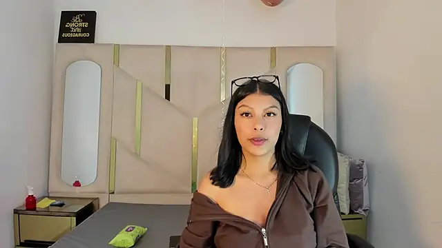 Salmaportman69 online show from 02/04/26, 09:09