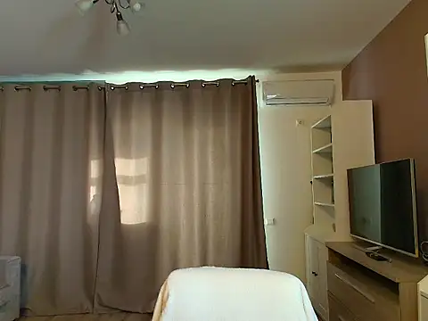 Snapshot of VixenVibesX chatting on 01/24/25, 08:13 VixenVibesX online show from 01/24/25, 08:13