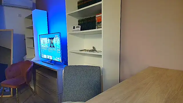 Snapshot of VixenVibesX chatting on 02/03/25, 05:03 VixenVibesX online show from 02/03/25, 05:03