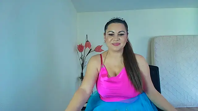 Snapshot of VixenVibesX chatting on 10/31/25, 08:48 VixenVibesX online show from 10/31/25, 08:48