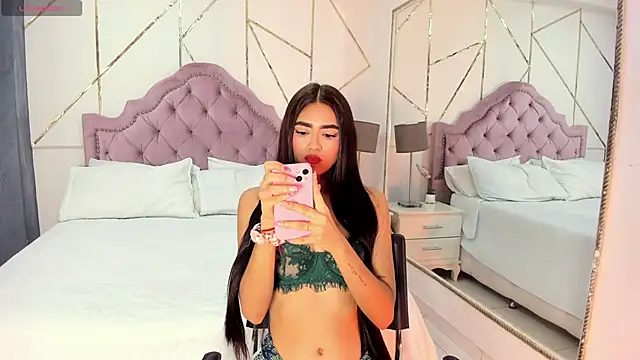 Snapshot of BellaaStorm chatting on 03/12/25, 01:51 BellaaStorm online show from 03/12/25, 01:51