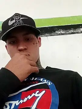 Snapshot of Briangalleta chatting on 09/17/25, 03:57 Briangalleta online show from 09/17/25, 03:57