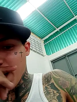 Snapshot of Briangalleta chatting on 09/23/25, 06:33 Briangalleta online show from 09/23/25, 06:33