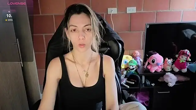 Princezzlove3 online show from 10/11/25, 01:42