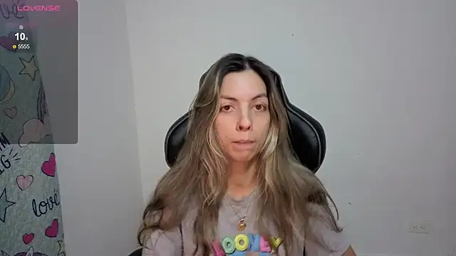 Princezzlove3 online show from 12/16/25, 01:32