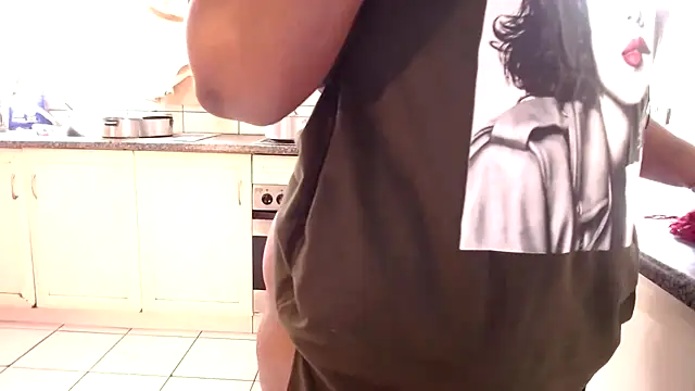 Snapshot of omalicha98 chatting on 11/14/25, 07:18 omalicha98 online show from 11/14/25, 07:18