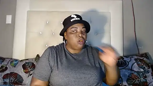 omalicha98 online show from 04/14/26, 07:14