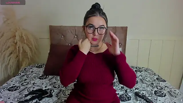 Snapshot of Natashawool1 chatting on 02/06/25, 01:43 Natashawool1 online show from 02/06/25, 01:43