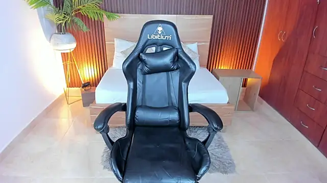 lilly ass  online show from 02/04/25, 07:55