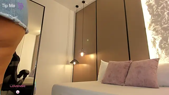 lilly ass  online show from 11/13/25, 12:48