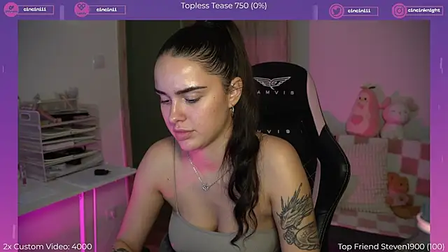 Snapshot of NaomiiMoon chatting on 10/01/25, 07:09 NaomiiMoon online show from 10/01/25, 07:09