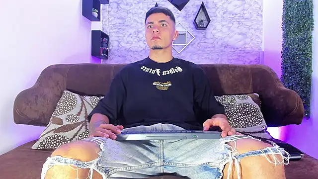 Thomass conor online show from 10/29/25, 07:15