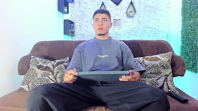 Thomass conor online show from 11/21/25, 03:44