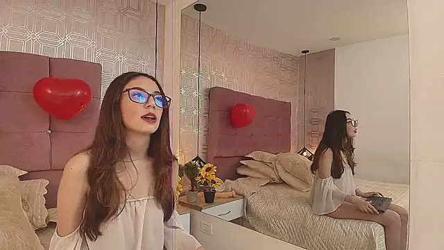 Snapshot of victoriapalmerfg chatting on 02/18/25, 02:27 victoriapalmerfg online show from 02/18/25, 02:27