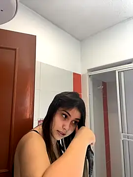 Aitana Hilton  online show from 11/13/25, 11:31