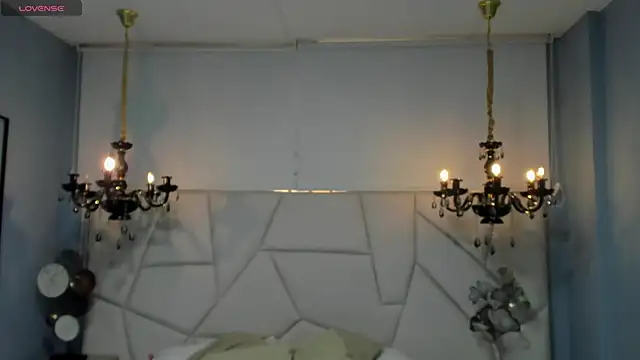 Aitana Hilton  online show from 11/22/25, 12:04