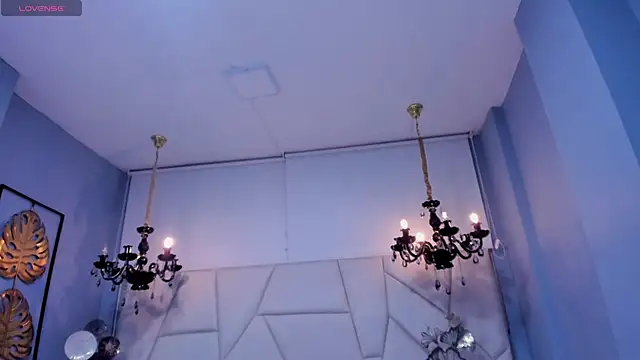 Aitana Hilton  online show from 11/28/25, 12:19