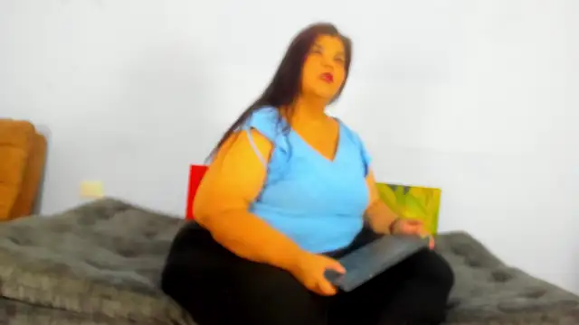 Charlotte curvy  online show from 03/03/25, 07:49