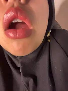 zahra Jalid online show from 04/21/26, 01:42