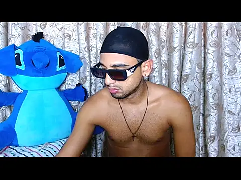 Snapshot of dannyhardx chatting on 11/28/25, 09:17 dannyhardx online show from 11/28/25, 09:17