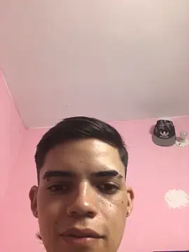 Latinos 2001 online show from 12/05/25, 02:42