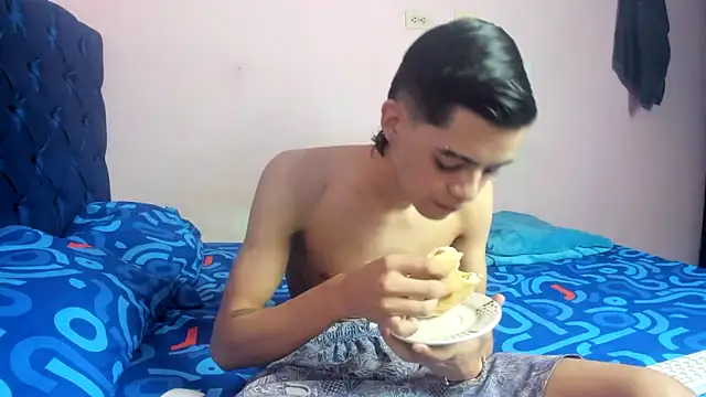 Latinos 2001 online show from 02/02/26, 03:22