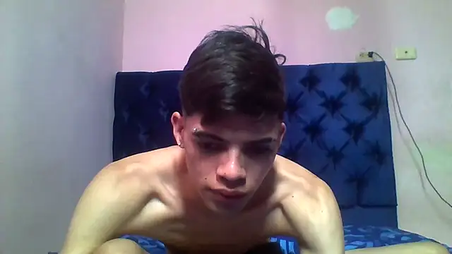 Latinos 2001 online show from 04/07/26, 03:12