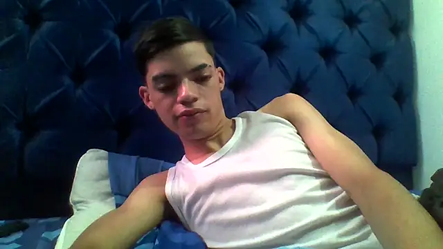 Latinos 2001 online show from 04/23/26, 05:04