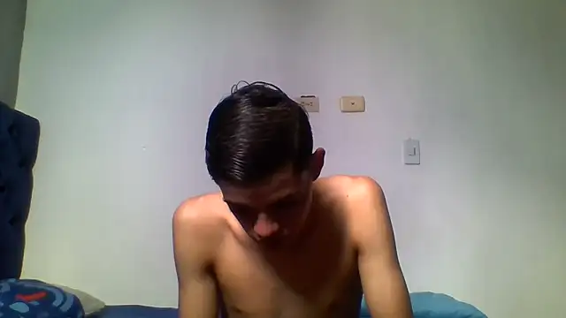 Latinos 2001 online show from 06/06/26, 02:55