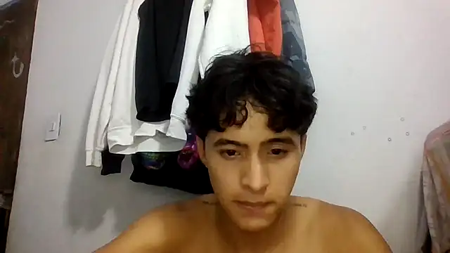 Snapshot of Sm1thXx chatting on 02/14/25, 03:33 Sm1thXx online show from 02/14/25, 03:33