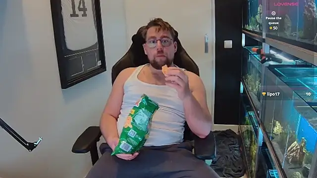 Snapshot of justinitt chatting on 02/20/25, 01:51 justinitt online show from 02/20/25, 01:51