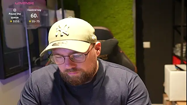 Snapshot of justinitt chatting on 10/16/25, 08:59 justinitt online show from 10/16/25, 08:59