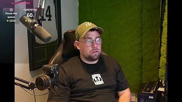 Snapshot of justinitt chatting on 12/04/25, 08:06 justinitt online show from 12/04/25, 08:06