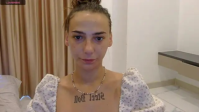 Snapshot of annabishop chatting on 10/26/25, 01:11 annabishop online show from 10/26/25, 01:11